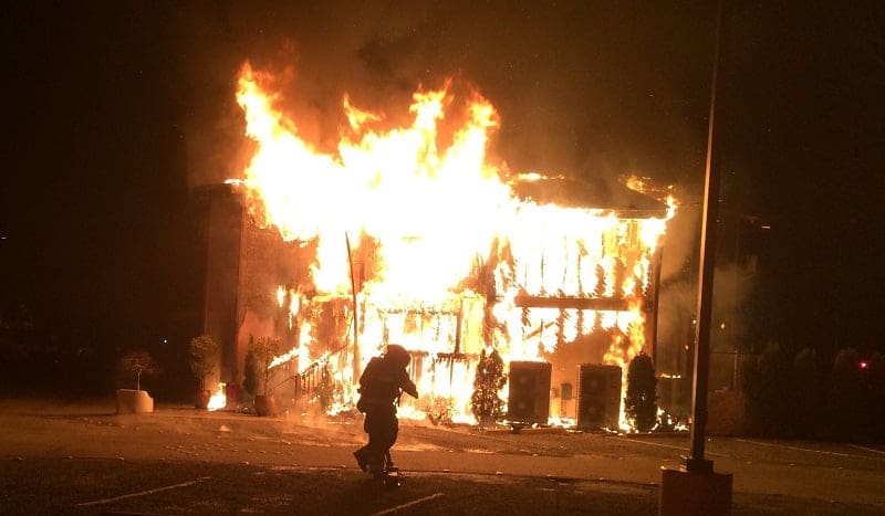 Terbukti Bakar Masjid, Pria Ini Didenda 1 Juta Dolar 3 masjid inggris