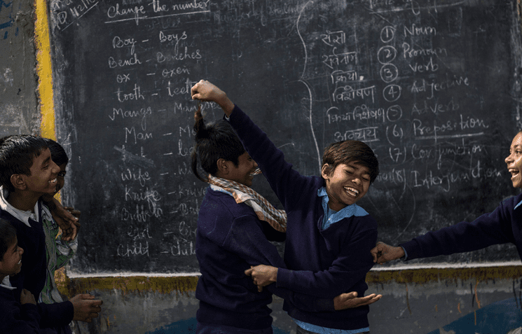 Inilah Foto Rajesh dkk Saat Mengajari Anak-anak di Kolong Jembatan Kereta Api India 9 Inilah Foto Rajesh dkk Saat Mengajari Anak-anak di Kolong Jembatan Kereta Api India 8 pendidikan