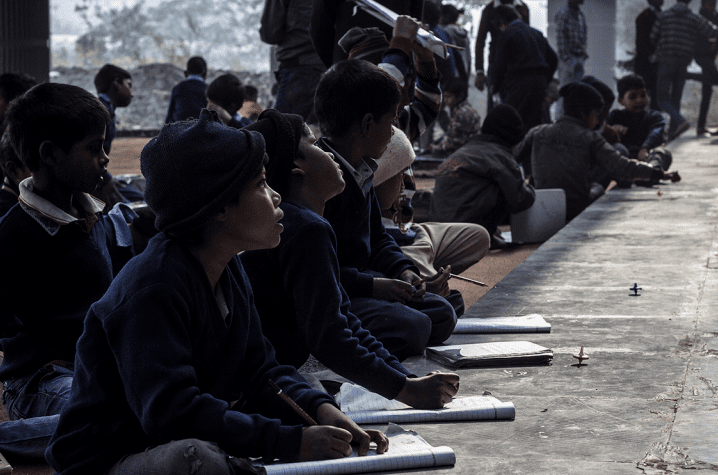 Inilah Foto Rajesh dkk Saat Mengajari Anak-anak di Kolong Jembatan Kereta Api India 6 Inilah Foto Rajesh dkk Saat Mengajari Anak-anak di Kolong Jembatan Kereta Api India 5 pendidikan