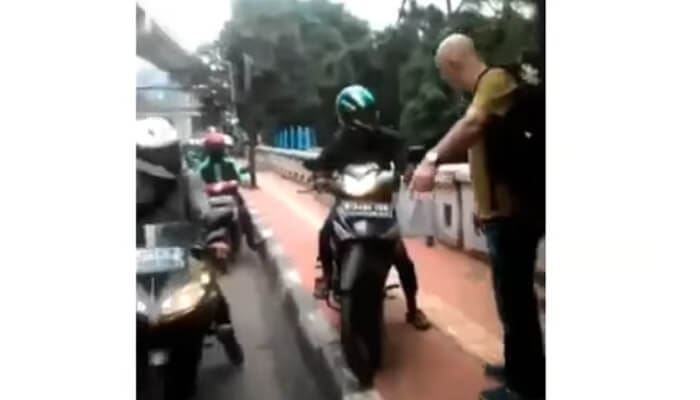 Wah, Pengendara Motor Ini Dimarahi Bule Gara-gara... 1 Foto: Tribunnews