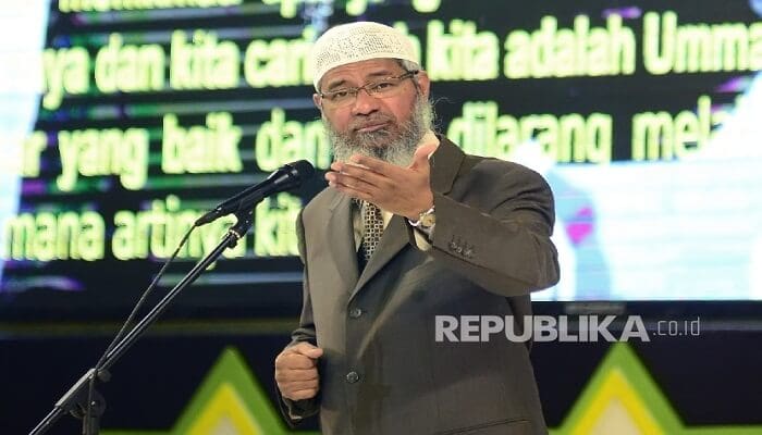 Di Gontor, Wanita Ini Masuk Islam Setelah Puas Dijawab Zakir Naik 1