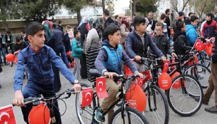 Di Turki, Remaja yang Rajin Sholat ke Masjid Dihadiahi Sepeda 1 Foto:Islamedia