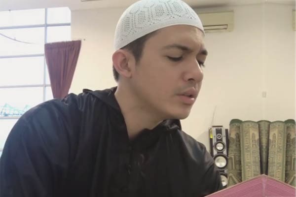 Unggah Video Baca Al-Quran, Irwansyah Dibanjiri Pujian 1 Irwansyah, Mengaji