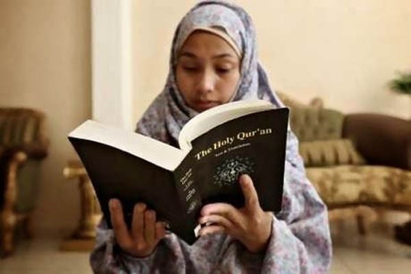 Jennifer Berzon, Khadimat Jujur yang Masuk Islam 1