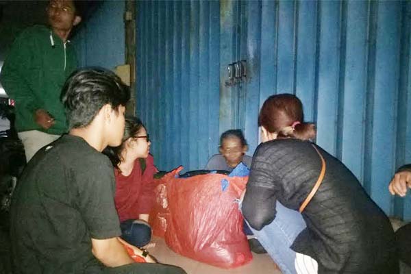 Bagi-Bagi THR dan Menu Buka Puasa, Komunitas KNB Kembali Kunjungi Kaum Dhuafa 5