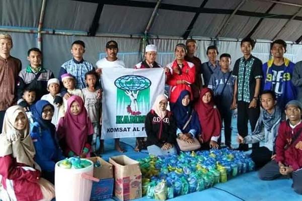 KAMMI Al Fatih Tebar Takjil untuk Warga Kampung Bugis Serangan 6