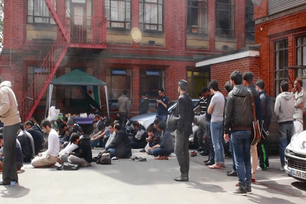 Inggris Kian Islami; Masjid Sesak sedangkan Gereja Kehilangan Jemaat 1 Muslim di Newcastle, Inggris. Foto: Youtube