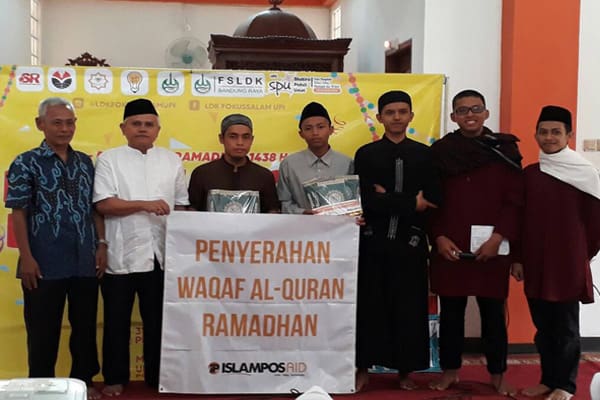 Alhamdulillah, Sebanyak 60 Waqaf Quran Ramadhan Telah IslamposAid Salurkan 1 Alhamdulillah, Sebanyak 60 Waqaf Quran Ramadhan Telah IslamposAid Salurkan 1 IslamposAid