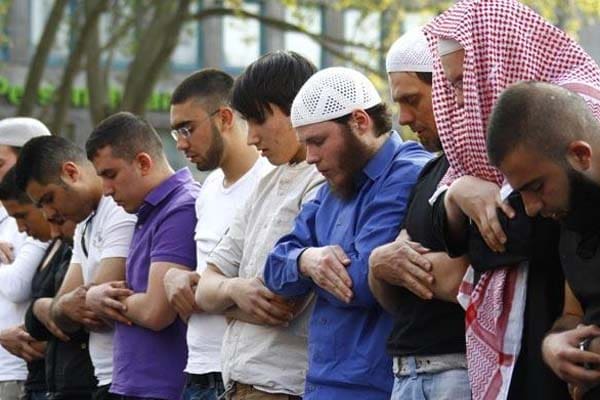Cara Menghilangkan Dendam, KEUTAMAAN Shalat berjamaah salah satunya mampu meningkatkan peluang diterimanya ibadah shalat, jika dibandingkan dengan shalat yang dilakukan secara sendiri. Tips Jadi Pemuda yang Taat pada Allah