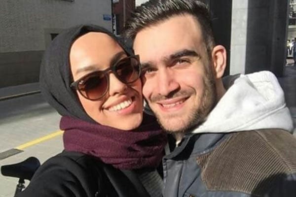 Suami-Istri Pasang Foto Mesra di Medsos, Bagaimana? 1 Couple, Suami Istri