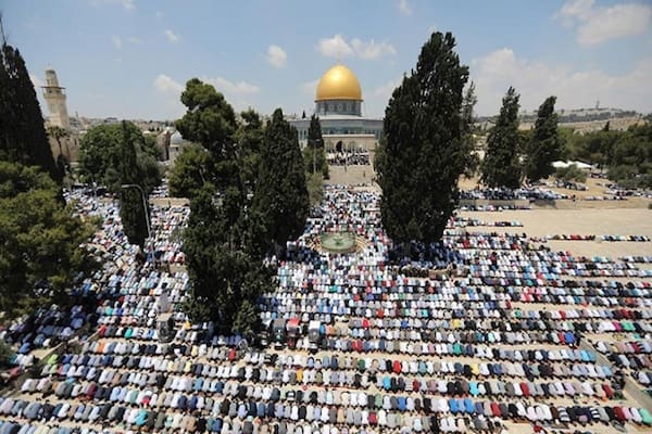 'Tak Ada Kompromi dengan Israel, Ghirah Umat Islam Harus Bangkit' 1 Foto: Shalat jumat di Alaqsha