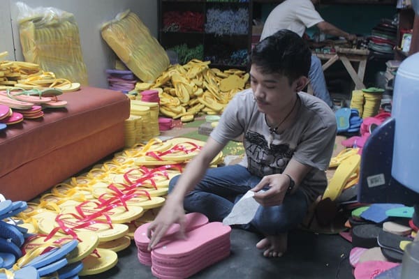 Sandal Wakaf, Cara Unik Bersedekah dengan Sepasang Sandal 1 Foto: Pikiran Rakyat