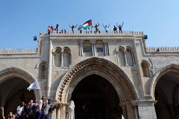 Tentara Israel Copot Bendera Palestina di Atas Masjid Al-Aqsha 1 Foto: Reteurs