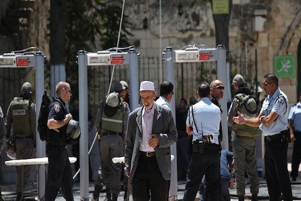 Israel Akhirnya Menyingkirkan Metal Detector dari Al-Aqsha 1