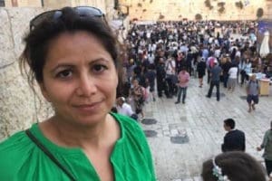 Ngopi, Cara Santai Politisi Muslimah Denmark Ajak Para '<em>Haters</em>' Tabayun 2 Muslim Denmark