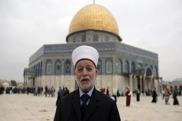 Selain Larang Shalat Jum'at, Militer Israel Tahan Ulama Tertinggi Al-Quds 9 Foto: AFP