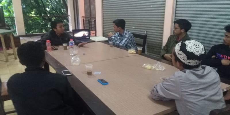 Forum Intelektual Mahasiswa Islam Bandung gelar diskusi soal Palestina di Cimahi, Ahad (17/12/2017). Foto: Saifal.