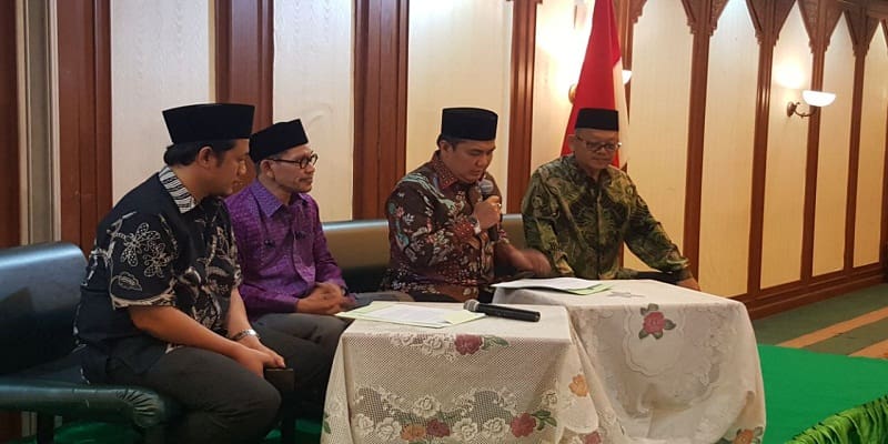 Sekretaris Jenderal Pengurus Besar Nahdatul Ulama (PBNU) Ir. H. Helmy Faishal Zaini (kedua dari kanan). Foto: Rhio/Islampos