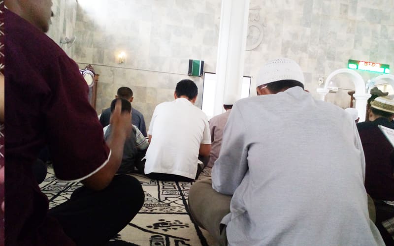 shalat jumatnya tunarungu Berbicara Saat Khutbah Jum’at,shalat jumat