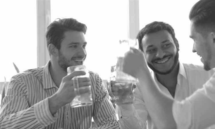 Sebab Tidak Boleh Minum Sambil Berdiri 2 Cara Hidup Sehat Ala Rasullulah,Waktu yang Tidak Tepat untuk Minum Air, Sebab Tidak Boleh Minum Sambil Berdiri