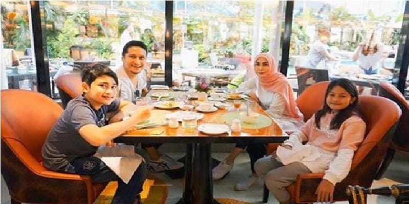 arie untung vs ernest prakasa