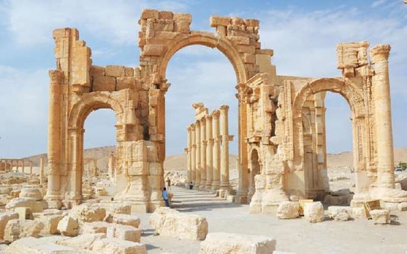 Reruntuhan bangunan di Palmyra, Suriah. Sumber foto: Google.