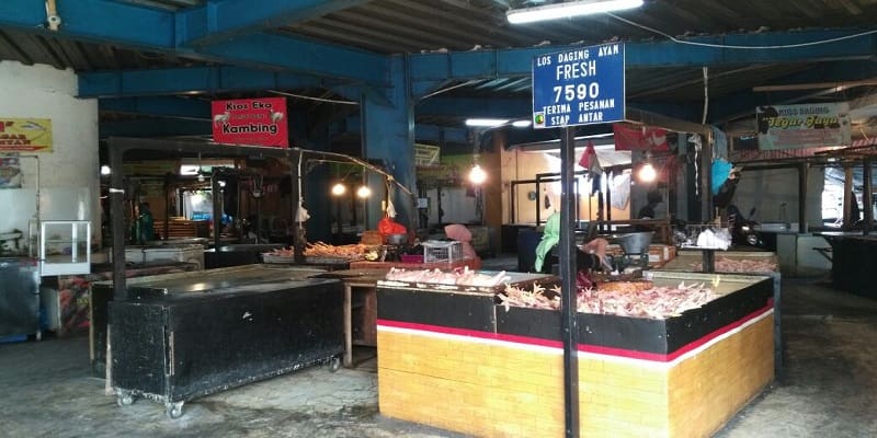 Kios pedagang ayam di Pasar Atas, Cimahi, Foto: Saifal/Islampos