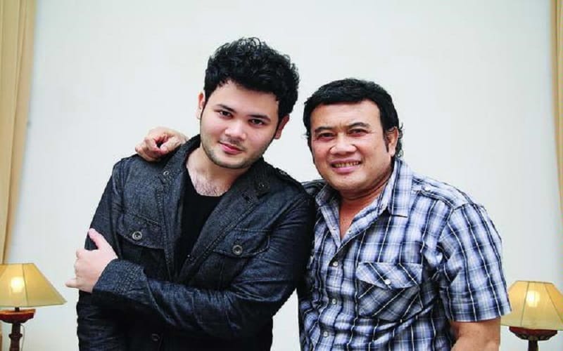 ridho roma dan rhoma irama

Foto: TribunNews