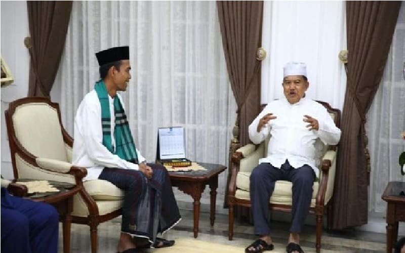 JK bertemu Ustaz Somad di kediamannya. Foto: Kabaru