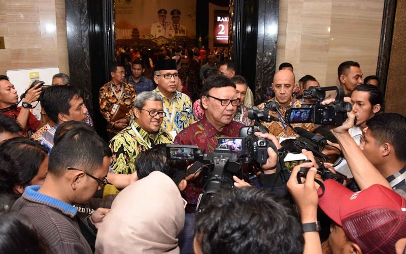 Menteri Dalam Negeri Tjahjo Kumolo dan Gubernur Jawa Barat Ahmad Heryawan. Foto; Istimewa.