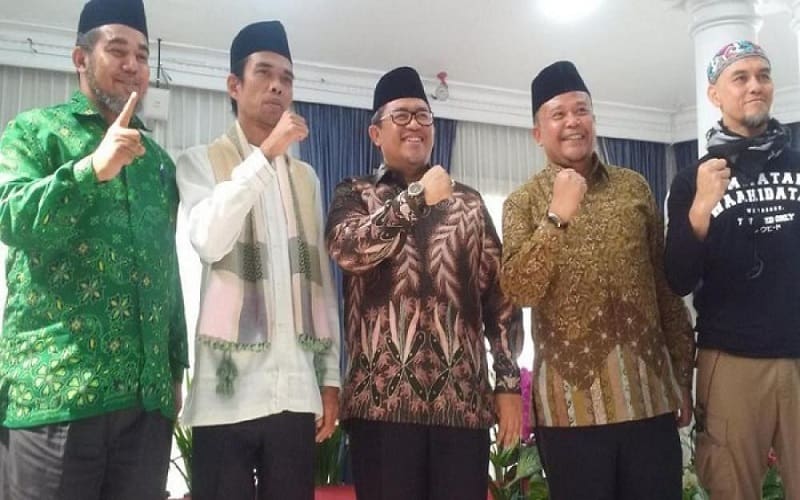 Aher dan UAS

Foto: Viva