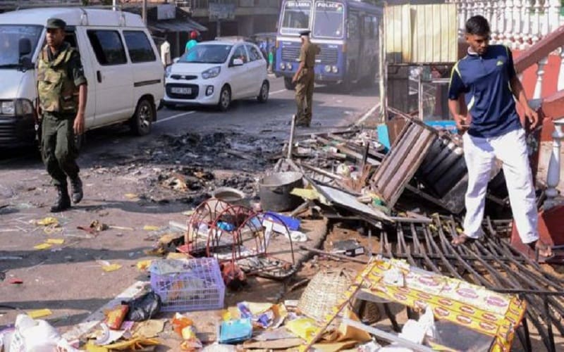 Kekerasan terhadap Muslim kembali terjadi di Srilanka, sedikitnya dua orang tewas sementara itu 150 rumah, toko, maupun kendaraan bermotor dirusak atau dibakar di Kandy. Foto: BBC.
