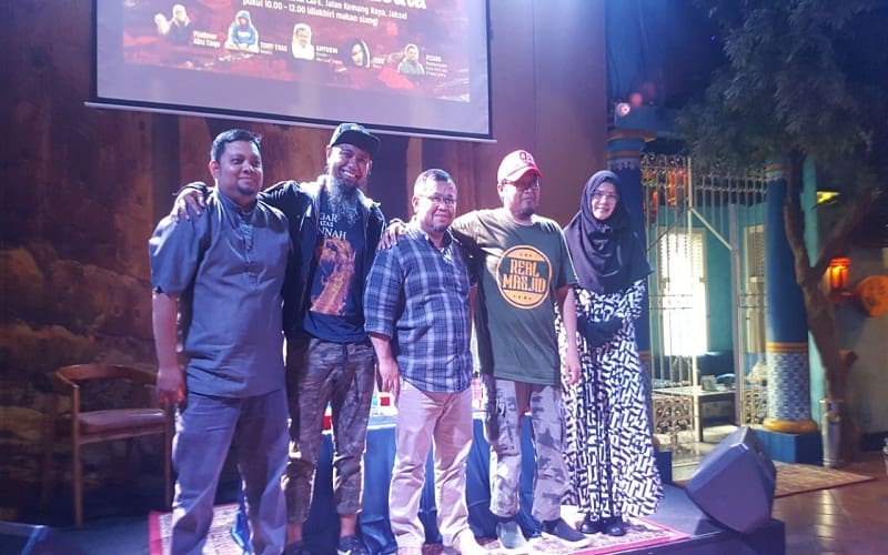 Ngobrol Kemanusiaan (NgoKem), dengan tajuk “Selamatkan Ghouta” bareng Presiden ACT Ahyudin, Musisi Solo, Tere, X Musisi Madmor Abu Taqo, Komikus Tony Trax dan Pizaro, Redaktur Eksekutif Kantor Berita Turki Anadolu Agency di Kemang, Jakarta Selatan, Kamis (8/3). Foto: Rhio/Islampos.