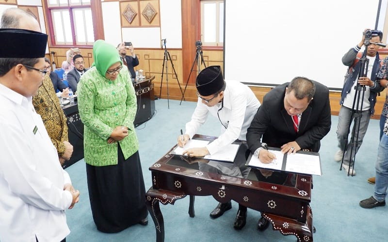 Penandatanganan kerjasama antara Investor Arab Saudi melalui PT. Global Alwakil dengan Pemprov NTB untuk peningkatan kapasitas TKI atau Pekerja Migran Indonesia (PMI). Foto: Istimewa.