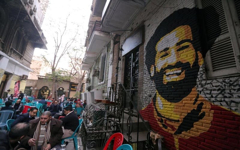 Mural sosok Mohamed Salah di sebuah jalanan di Kairo. Foto: Reuters