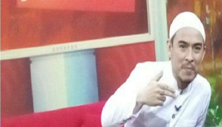 4 Musisi Indonesia yang Kini Berhijrah 5 4 Musisi Indonesia yang Kini Berhijrah 4