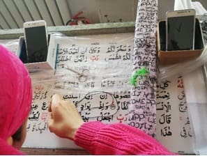 Mushaf Al-Qur'an Sulaman Raksaya yang dibuat secara manual dengan tangan (hand-made) oleh komunitas Muslim Haiyuan, Ningxia, Provinsi Otonomi Khusus Muslim di Tiongkok. Foto: Istimewa