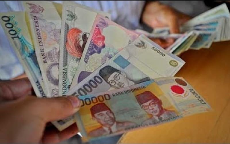 Pecahan uang rupiah tahun emisi 1998 dan 1999. Foto: Youtube