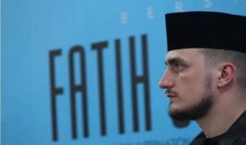Inspiratif, Inilah Hafiz Quran Terkenal dari Berbagai Negara di Dunia 8 Inspiratif, Inilah Hafiz Quran Terkenal dari Berbagai Negara di Dunia 7