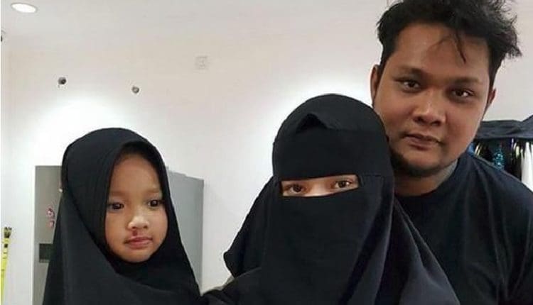 Inilah Artis Indonesia yang Kini Mantap Bercadar 5 Inilah Artis Indonesia yang Kini Mantap Bercadar 4