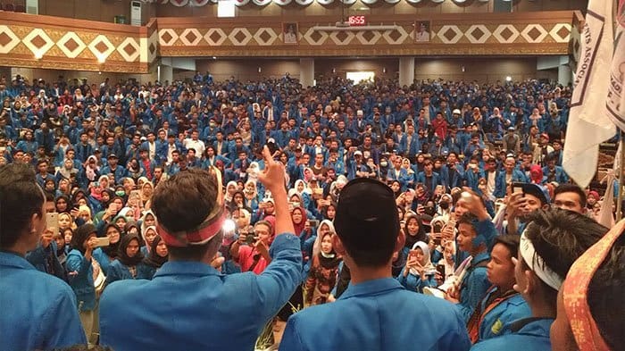 Sukses 'Duduki' Kantor DPRD Riau, Ribuan Mahasiswa UIR Sampaikan 3 Tuntutan 1 Sukses 'Duduki' Kantor DPRD Riau, Ribuan Mahasiswa UIR Sampaikan 3 Tuntutan 1