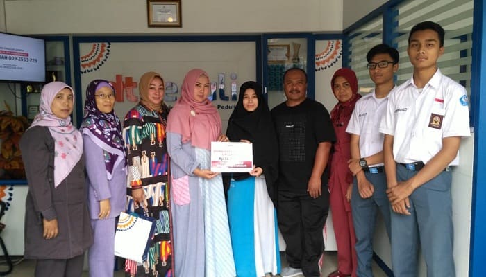 SMA 3 Cimahi lakukan penggalangan dana untuk korban bencana Palu. Foto: Saifal/Islampos