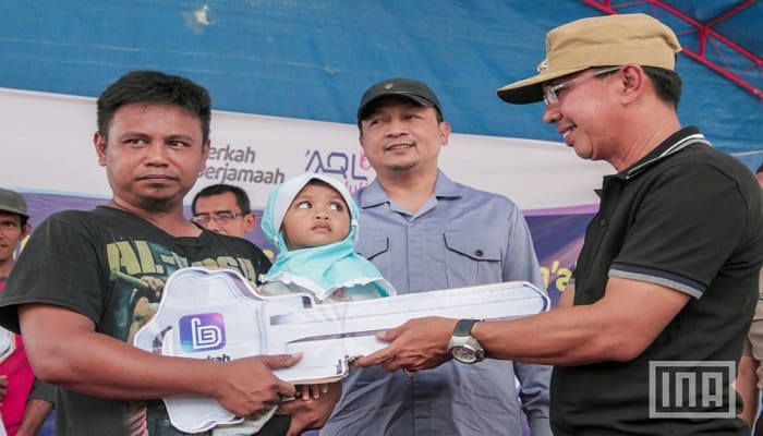 Bupati Sigi Resmikan Huntara "Berkah Bersama" 1 UBN dan Bupati Kabupaten Sigi, Muhammad Nirwan Lapata saat menghadiri acara peresmian Huntara di Mpanau, Biromaru, Kabupaten Sigi Sulteng. Foto: Islamic News Agency