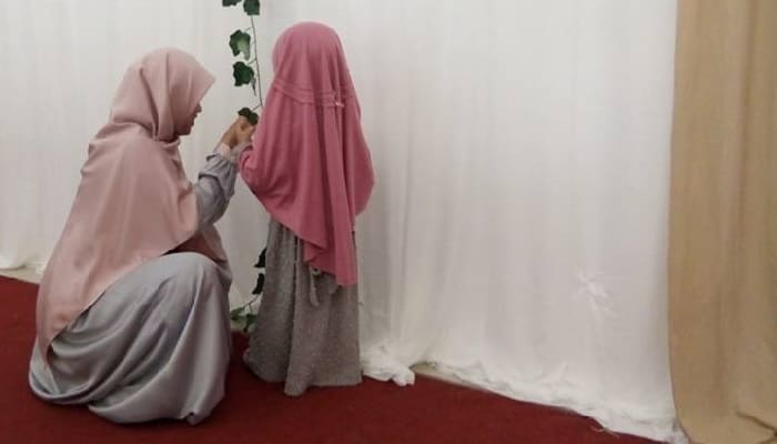 Tips Melindungi Anak dari Pelecehan penjelasan ilmiah, Cara mengajarkan anak berhijab