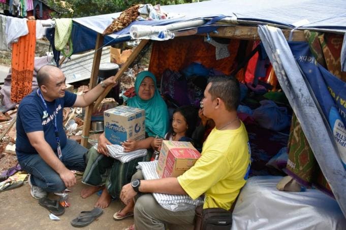 Korban gempa Lombok mendapat bantuan. Foto: Aktual
