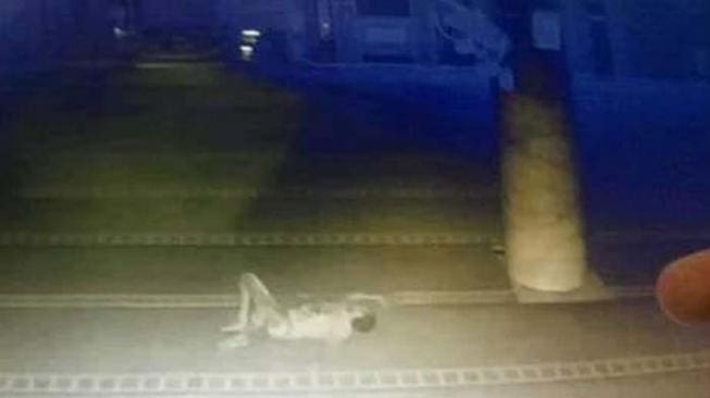 Udin Pocong jatuh dari lantai dua masjid. Foto: Suara