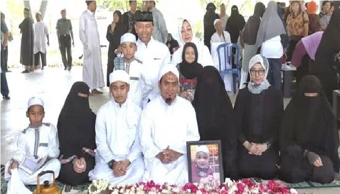 Menko Polhukam Wiranto dan keluarganya. Foto: Duta