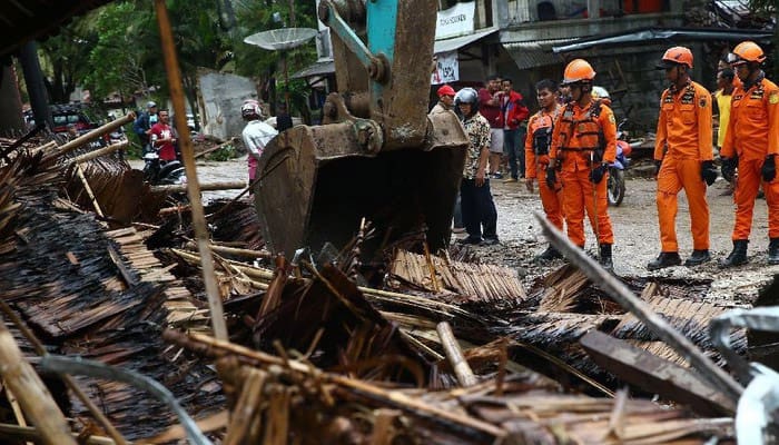 Cynthia Wijaya dan kembarannya Ifan Seventeen
