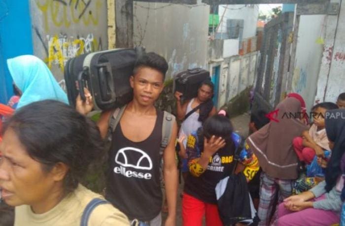 Warga Manokwari mengungsi. Foto: Antara