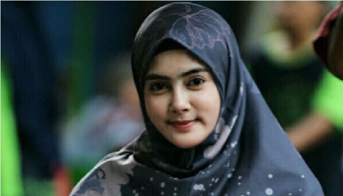Tepat di Ulang Tahun Pertama Pernikahan, Istri Rifky Balweel Mantap Berhijab 1 Foto: Instagram Biby Alraen
